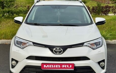Toyota RAV4, 2018 год, 2 890 000 рублей, 6 фотография