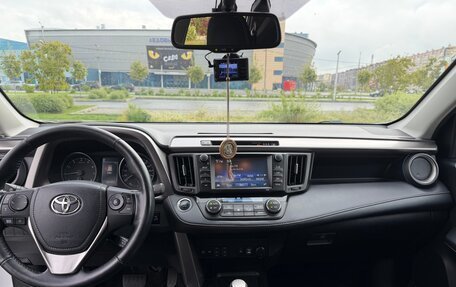 Toyota RAV4, 2018 год, 2 890 000 рублей, 9 фотография