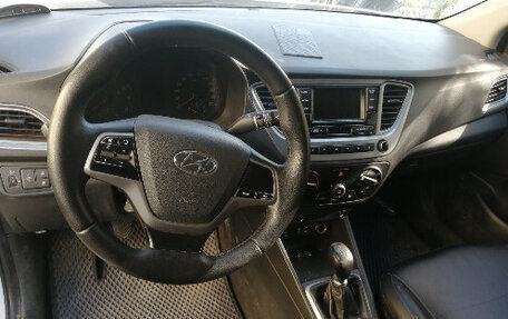 Hyundai Solaris II рестайлинг, 2018 год, 620 000 рублей, 28 фотография