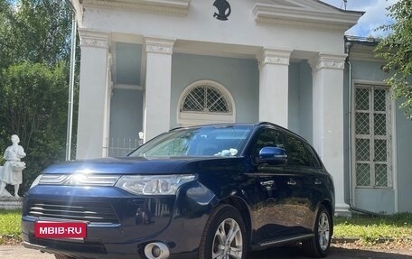 Mitsubishi Outlander III рестайлинг 3, 2014 год, 1 300 000 рублей, 1 фотография
