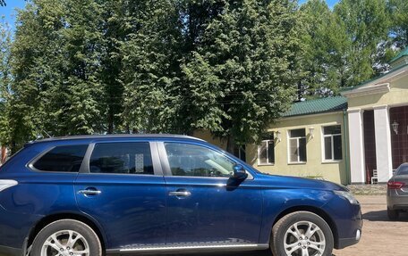 Mitsubishi Outlander III рестайлинг 3, 2014 год, 1 300 000 рублей, 4 фотография