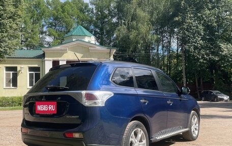 Mitsubishi Outlander III рестайлинг 3, 2014 год, 1 300 000 рублей, 5 фотография