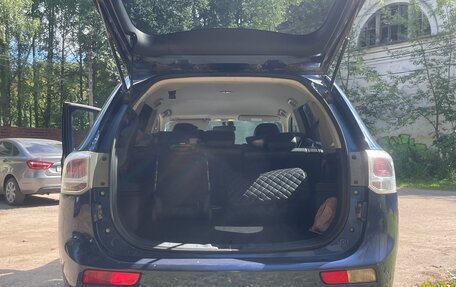 Mitsubishi Outlander III рестайлинг 3, 2014 год, 1 300 000 рублей, 10 фотография