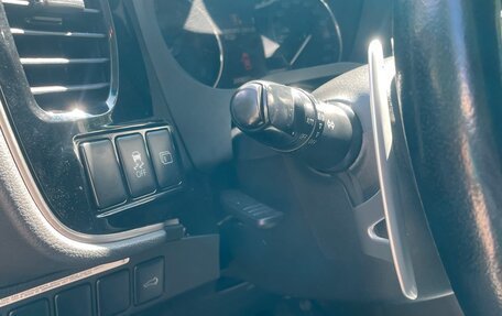 Mitsubishi Outlander III рестайлинг 3, 2014 год, 1 300 000 рублей, 15 фотография