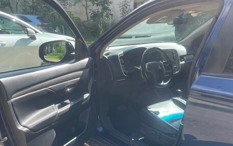 Mitsubishi Outlander III рестайлинг 3, 2014 год, 1 300 000 рублей, 13 фотография