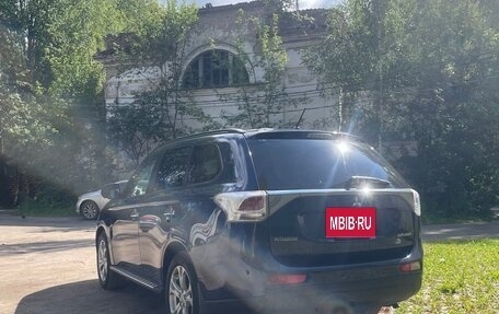 Mitsubishi Outlander III рестайлинг 3, 2014 год, 1 300 000 рублей, 7 фотография