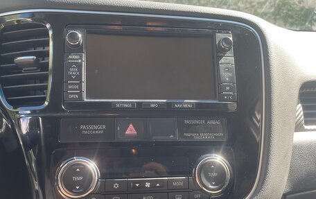 Mitsubishi Outlander III рестайлинг 3, 2014 год, 1 300 000 рублей, 22 фотография