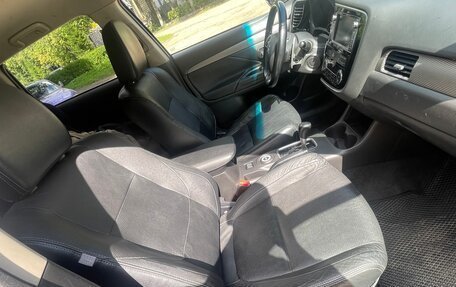 Mitsubishi Outlander III рестайлинг 3, 2014 год, 1 300 000 рублей, 31 фотография