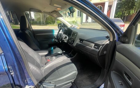 Mitsubishi Outlander III рестайлинг 3, 2014 год, 1 300 000 рублей, 30 фотография