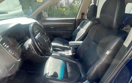 Mitsubishi Outlander III рестайлинг 3, 2014 год, 1 300 000 рублей, 24 фотография