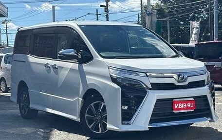 Toyota Voxy III, 2018 год, 2 250 000 рублей, 1 фотография