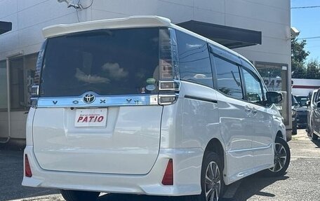 Toyota Voxy III, 2018 год, 2 250 000 рублей, 4 фотография