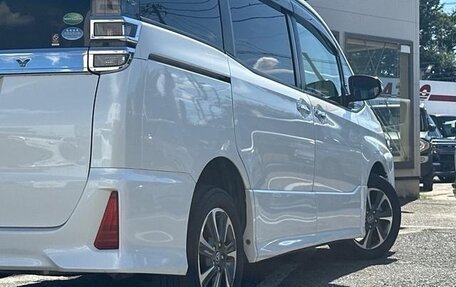 Toyota Voxy III, 2018 год, 2 250 000 рублей, 5 фотография