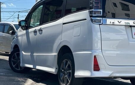 Toyota Voxy III, 2018 год, 2 250 000 рублей, 8 фотография