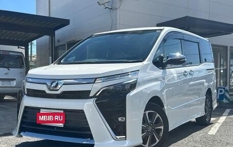 Toyota Voxy III, 2018 год, 2 250 000 рублей, 3 фотография