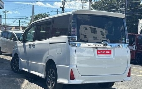 Toyota Voxy III, 2018 год, 2 250 000 рублей, 7 фотография