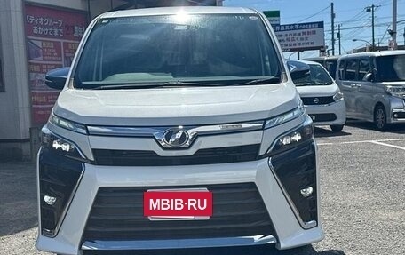 Toyota Voxy III, 2018 год, 2 250 000 рублей, 2 фотография