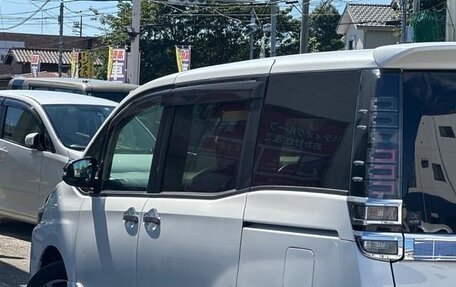Toyota Voxy III, 2018 год, 2 250 000 рублей, 19 фотография