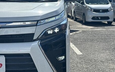Toyota Voxy III, 2018 год, 2 250 000 рублей, 18 фотография
