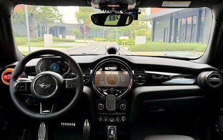 MINI Hatch, 2023 год, 2 290 000 рублей, 8 фотография