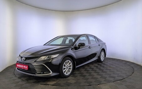 Toyota Camry, 2021 год, 2 725 000 рублей, 1 фотография