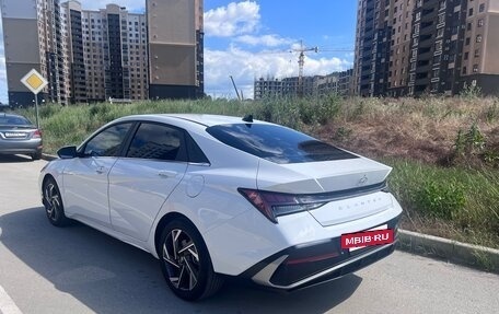 Hyundai Elantra, 2023 год, 1 950 000 рублей, 3 фотография