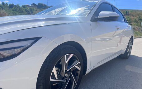 Hyundai Elantra, 2023 год, 1 950 000 рублей, 7 фотография