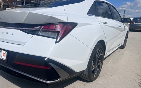 Hyundai Elantra, 2023 год, 1 950 000 рублей, 8 фотография
