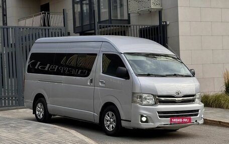 Toyota HiAce H200, 2011 год, 1 420 000 рублей, 1 фотография