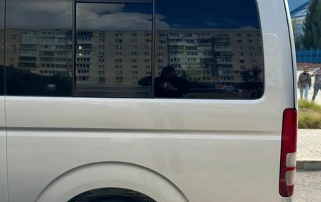 Toyota HiAce H200, 2011 год, 1 420 000 рублей, 12 фотография