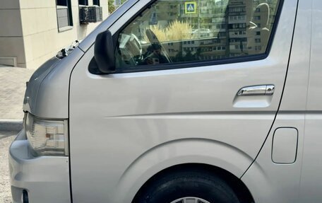 Toyota HiAce H200, 2011 год, 1 420 000 рублей, 11 фотография