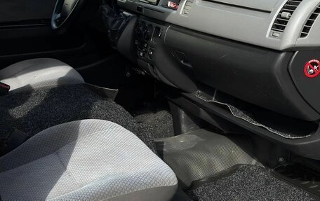 Toyota HiAce H200, 2011 год, 1 420 000 рублей, 16 фотография