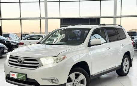 Toyota Highlander III, 2011 год, 1 799 000 рублей, 2 фотография