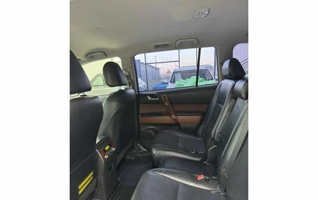 Toyota Highlander III, 2011 год, 1 799 000 рублей, 17 фотография