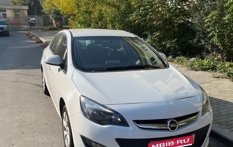 Opel Astra J, 2013 год, 700 000 рублей, 1 фотография