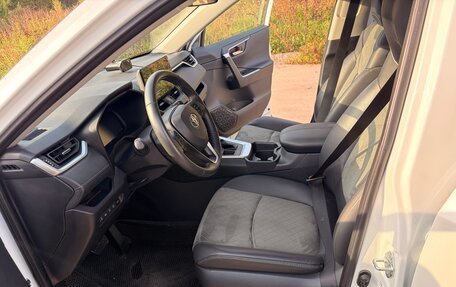 Toyota RAV4, 2024 год, 3 750 000 рублей, 8 фотография