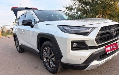 Toyota RAV4, 2024 год, 3 750 000 рублей, 2 фотография