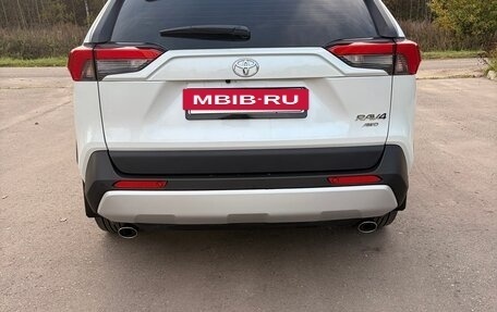 Toyota RAV4, 2024 год, 3 750 000 рублей, 4 фотография