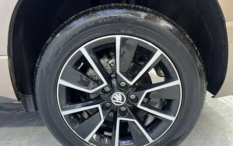Skoda Karoq I, 2023 год, 2 300 000 рублей, 22 фотография