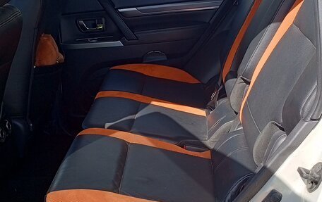 Mitsubishi Pajero IV, 2013 год, 1 850 000 рублей, 34 фотография