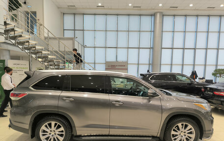 Toyota Highlander III, 2013 год, 2 395 000 рублей, 8 фотография