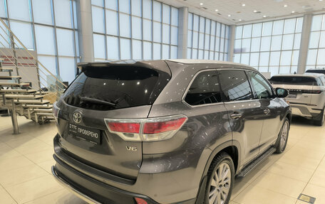 Toyota Highlander III, 2013 год, 2 395 000 рублей, 9 фотография