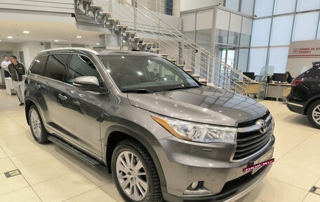 Toyota Highlander III, 2013 год, 2 395 000 рублей, 7 фотография