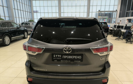 Toyota Highlander III, 2013 год, 2 395 000 рублей, 10 фотография