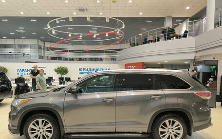 Toyota Highlander III, 2013 год, 2 395 000 рублей, 12 фотография