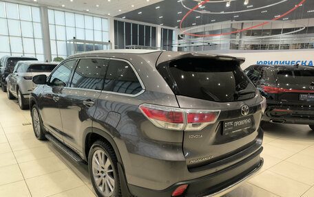 Toyota Highlander III, 2013 год, 2 395 000 рублей, 11 фотография