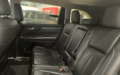 Toyota Highlander III, 2013 год, 2 395 000 рублей, 16 фотография