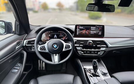 BMW 5 серия, 2022 год, 4 850 000 рублей, 13 фотография
