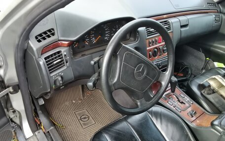 Mercedes-Benz E-Класс, 1998 год, 350 000 рублей, 1 фотография