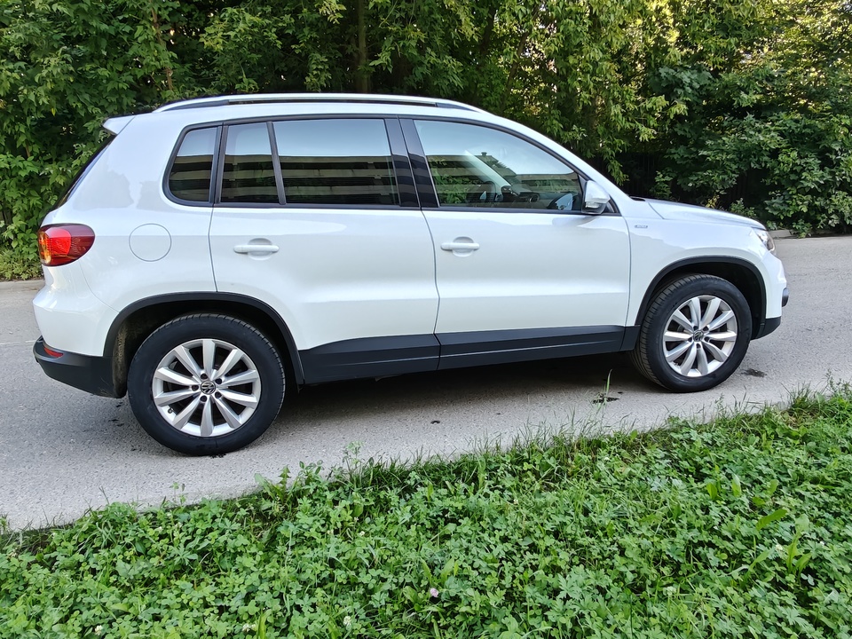Volkswagen Tiguan I рестайлинг, 2016 год, 2 000 000 рублей, 3 фотография